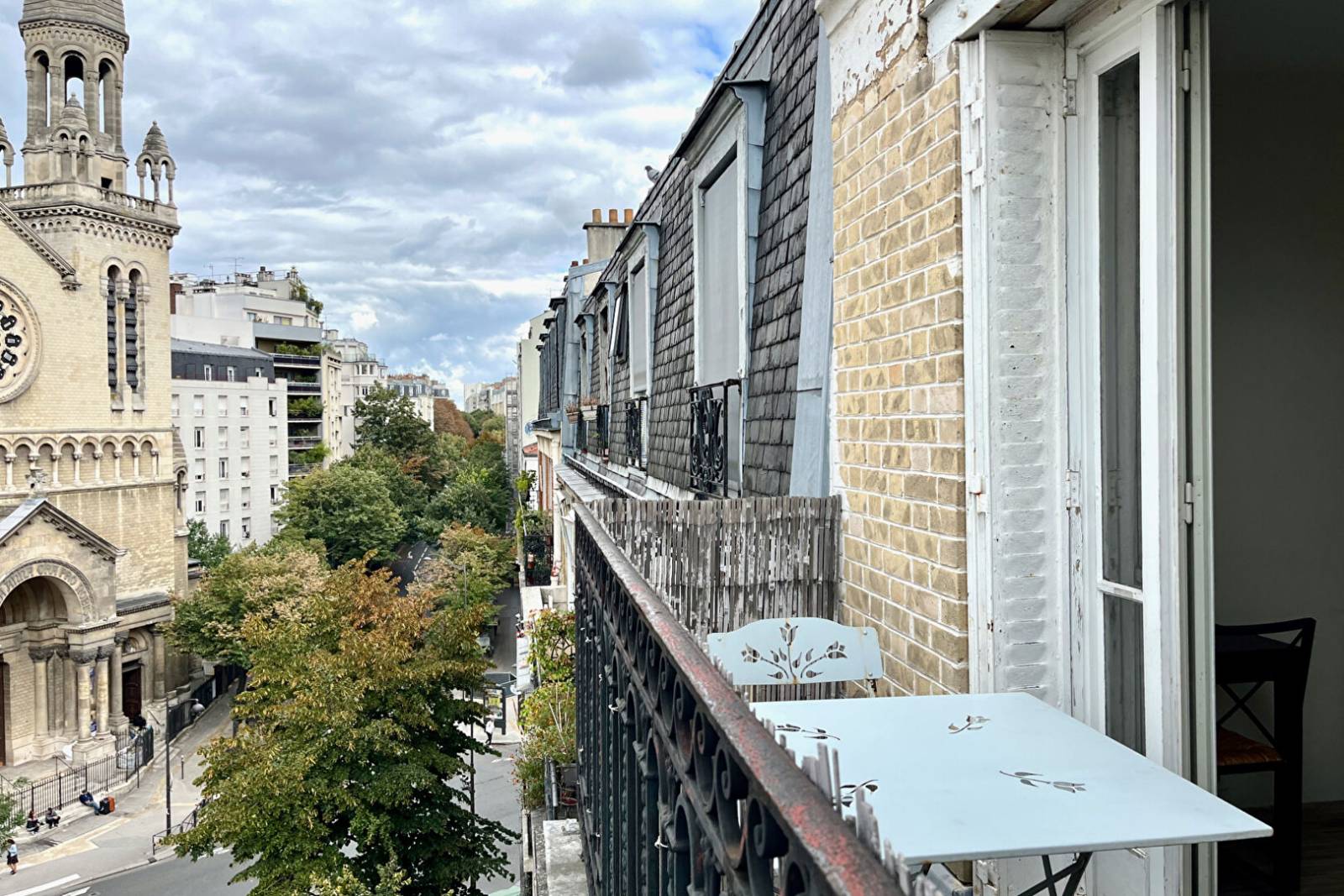Annonce Location Appartement Paris 13 et Paris 9 Ici un appartement de deux-pièces meublé avec balcon et vue dégagée et Vivre dans à Paris dans le 13ème arrondissement